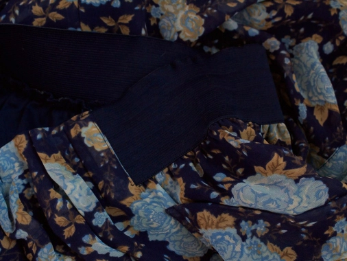 36/S Modrá květinová letní sukně H&M