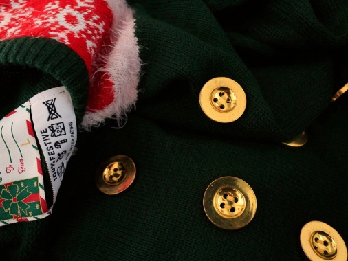 L/XL Tmavě zelený vánoční svetr se zlatými knoflíky na pd