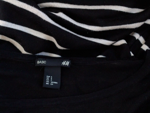 36/S Černý svetřík s bílým proužkem H&M s dlouhým rukávkem