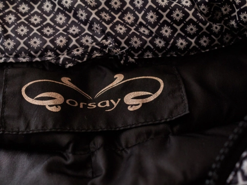 36/S Dámská prošívaná bunda Orsay černá se vzorem nošení jaro/podzim