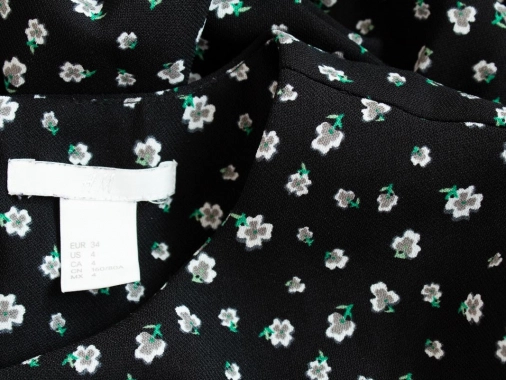 34/XS Černé květinkové šaty H&M celoroční