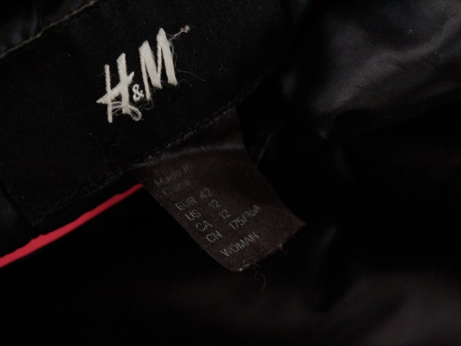 40/42 L/XL Dámská černá prošívaná bunda H&M