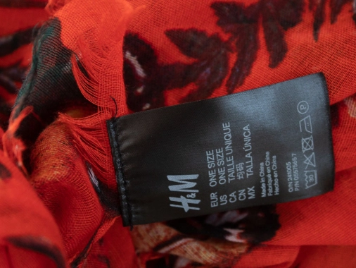 Šátek pareo na plavky H&M oranžovočervený s motýly a květy
