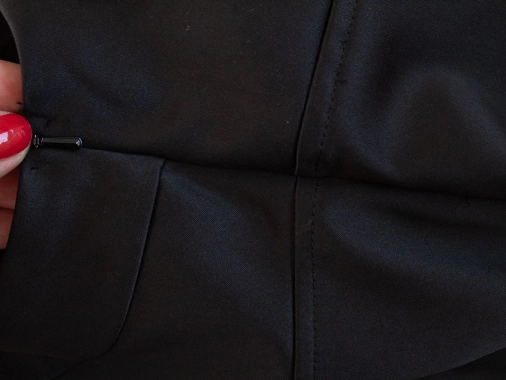 38 Dámské celoroční černé neprůhledné šaty pružné