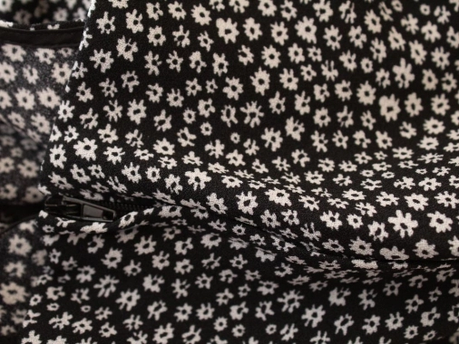 38/M Černé květinkové dámské letní šaty H&M
