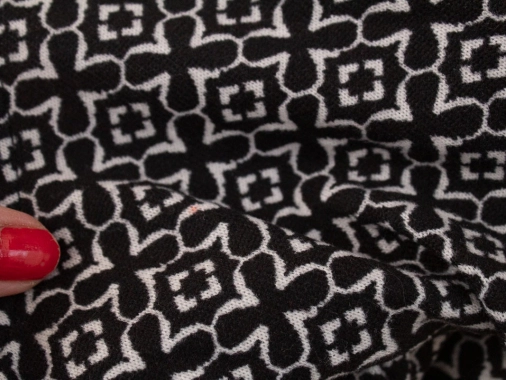 36/S Černobílé pleteninové svetříkové šaty Boohoo