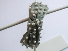 Luxusní dámská nová čelenka zdobená perličkami