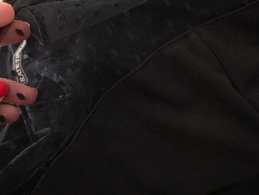 M/L Černé dámské šaty s krajkovými rukávy