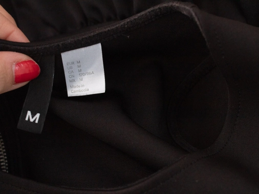 38/M Celoroční neprůhledné dámské šaty H&M na zip