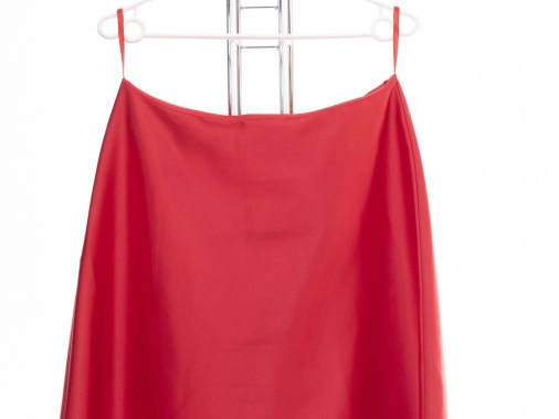42 Saténová dlouhá červená dámská sukně na zip