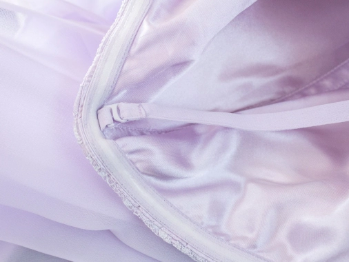 50 5XL Lila fialkové společenské šaty Bodyflirt