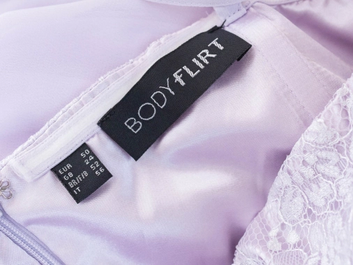 50 5XL Lila fialkové společenské šaty Bodyflirt