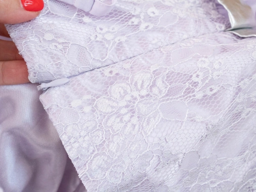 50 5XL Lila fialkové společenské šaty Bodyflirt