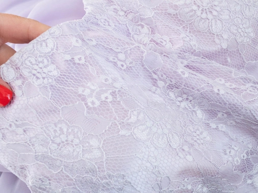 50 5XL Lila fialkové společenské šaty Bodyflirt