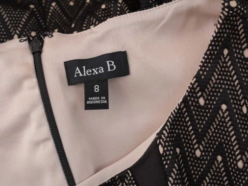 S/M Nové pružné pouzdrové černé dámské šaty Alexa