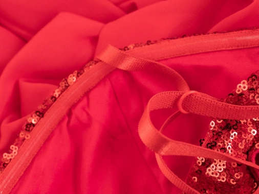 L Koucla červené slavnostní šaty zdobené flitry