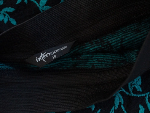 Pleteninová černá sukně s tyrkysovými květy Internacionale