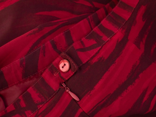 M/L Dámská červená sukně se vzorem a s podšívkou na zip