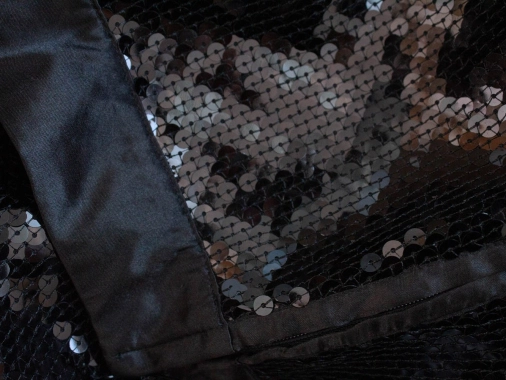 38/M Černá dámská sukně zdobená flitry H&M