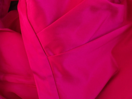 40/42 Nádherná saténová tmavě růžová sukně H&M