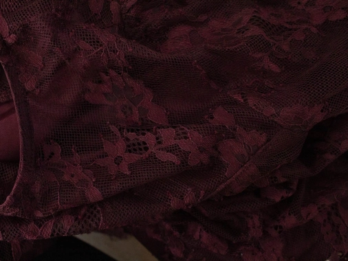 L/XL Fialové krajkové šaty s dlouhým rukávem