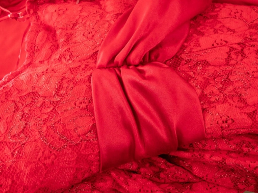 M/L Červené slavnostní krajkové šaty s vlečkou