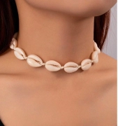 Lasturový béžový mušličkový náhrdelník na krk