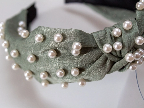 Luxusní dámská nová čelenka zdobená perličkami