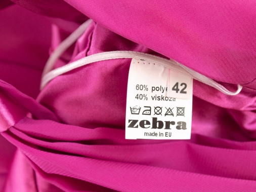 40/42 Tmavě růžové fuchsiové slavnostní šaty Zebra