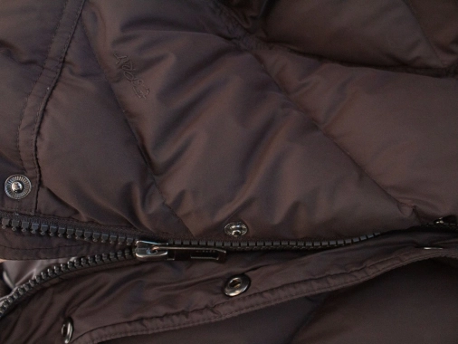 42/44 Esprit hnědá péřová vesta s odepínací kapucí