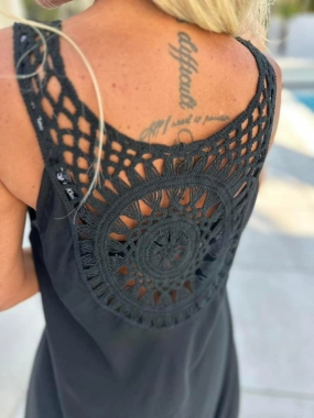 Černé letní dámské šaty se zdobenými zády oversize