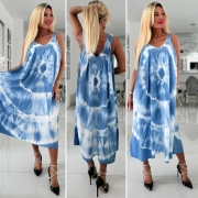 Světle modré letní šaty se vzorem batiky