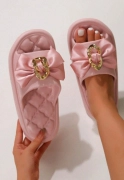 37 Růžové dámské pantofle se saténovu stužkou