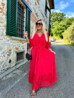 Dlouhé dámské boho šaty s krajkou Nela červené