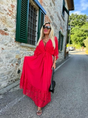 Dlouhé dámské boho šaty s krajkou Nela červené