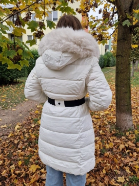 XL/XXL Bílá zimní dámská bunda Lady s páskem