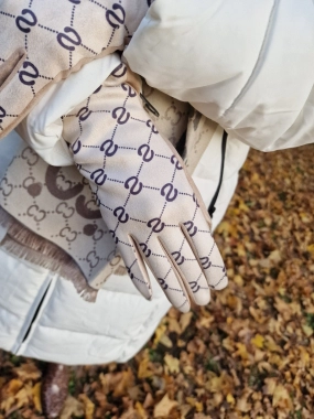 Dámské pružné rukavice se vzorem Katka krémové
