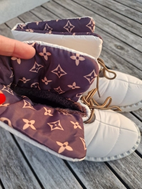 41 Dámské zimní boty sněhule s kožíškem krémové