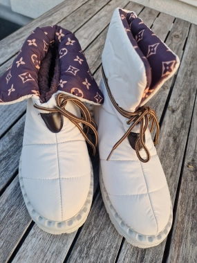 41 Dámské zimní boty sněhule s kožíškem krémové