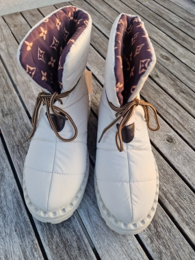 41 Dámské zimní boty sněhule s kožíškem krémové