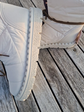 41 Dámské zimní boty sněhule s kožíškem krémové