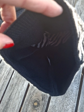 Dámská čepice se vzorem zebry černá