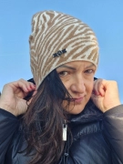 Dámská čepice se vzorem zebry béžová