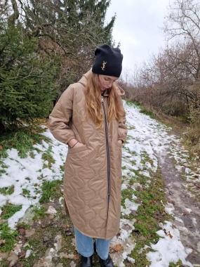 Prošívaná přechodová lehká long bunda béžovohnědá