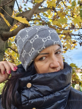 Univerzální pružná čepice šedá se vzorem