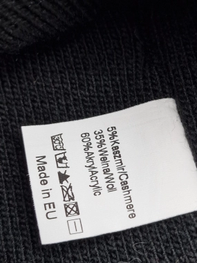 Dámská kašmírová černá čepice s broží oversize