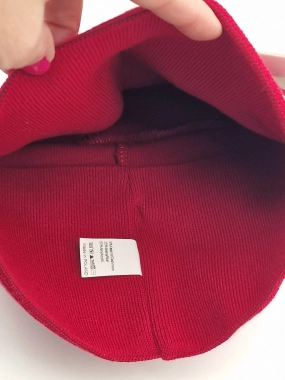 Dámská kašmírová červená čepice s broží oversize