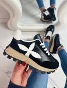 40 Dámské stylové černé boty botasky sneakersy