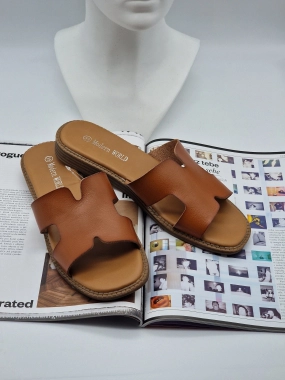 38 Dámské stylové moderní pantofle Locanto