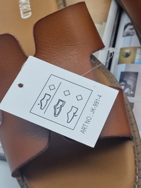 38 Dámské stylové moderní pantofle Locanto